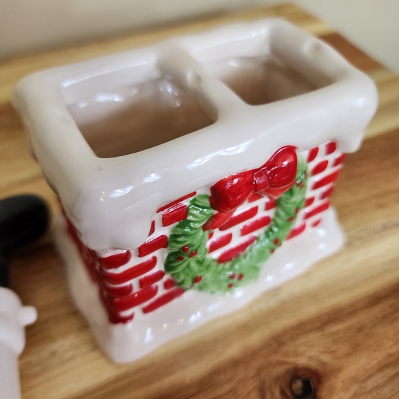 Vintage Ceramic Santa Boots in Chimney Salt and Pepper Shakers - Picture 5 of 11